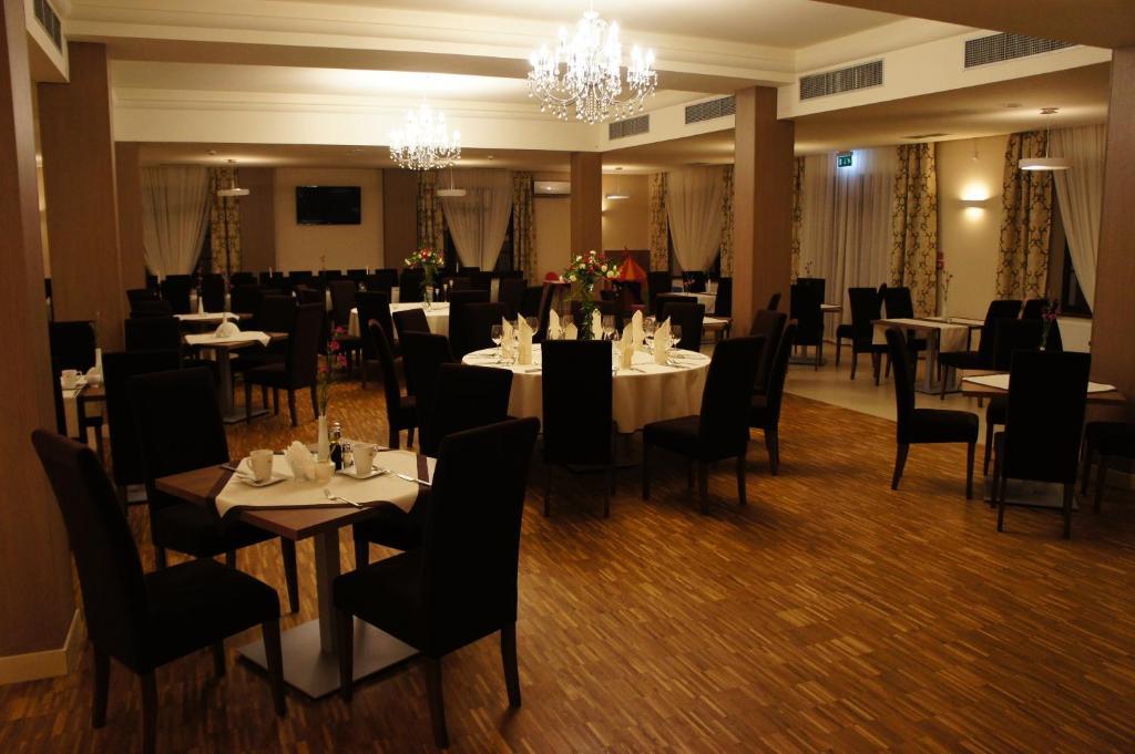 שצ'צ'אוונו-ז'דראוג' Hotel Camelot מראה חיצוני תמונה