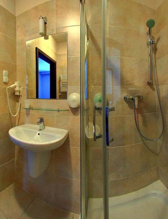 שצ'צ'אוונו-ז'דראוג' Hotel Camelot חדר תמונה