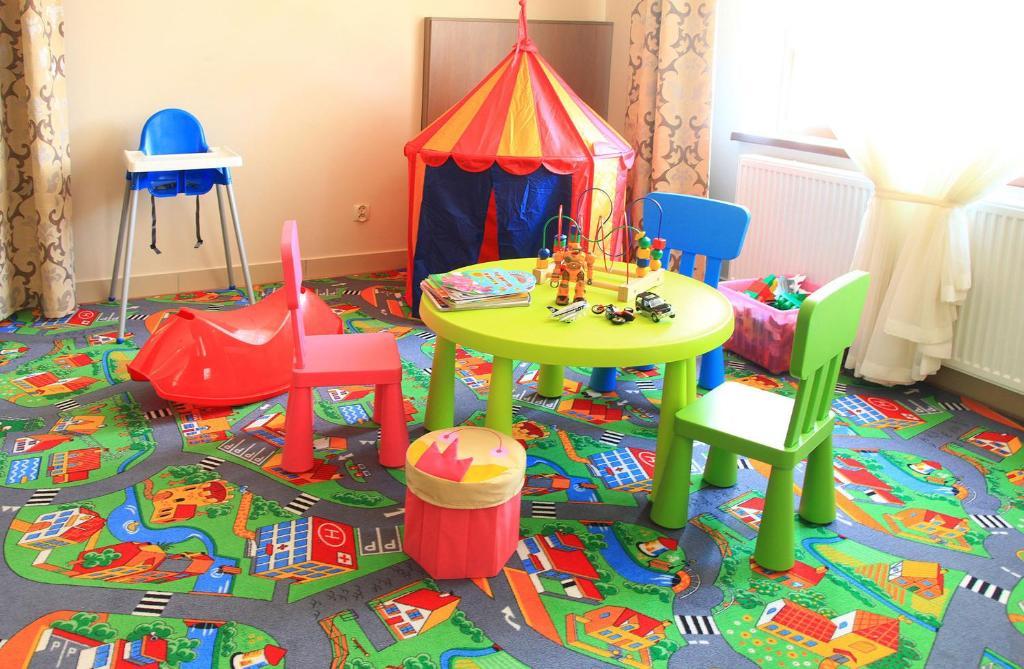 שצ'צ'אוונו-ז'דראוג' Hotel Camelot מראה חיצוני תמונה
