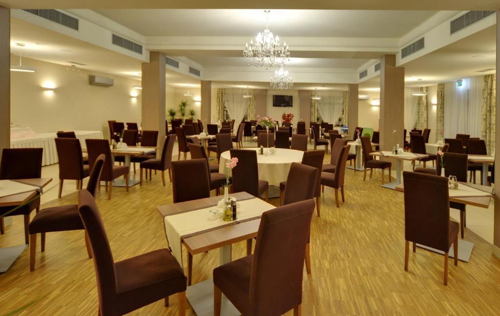 שצ'צ'אוונו-ז'דראוג' Hotel Camelot מראה חיצוני תמונה